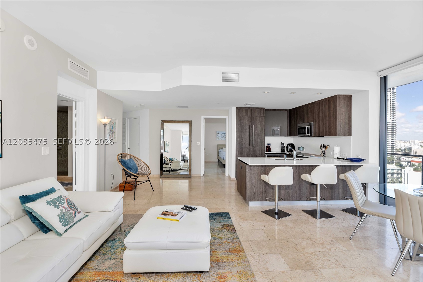 68 SE 6th St #1611, Miami FL 33131