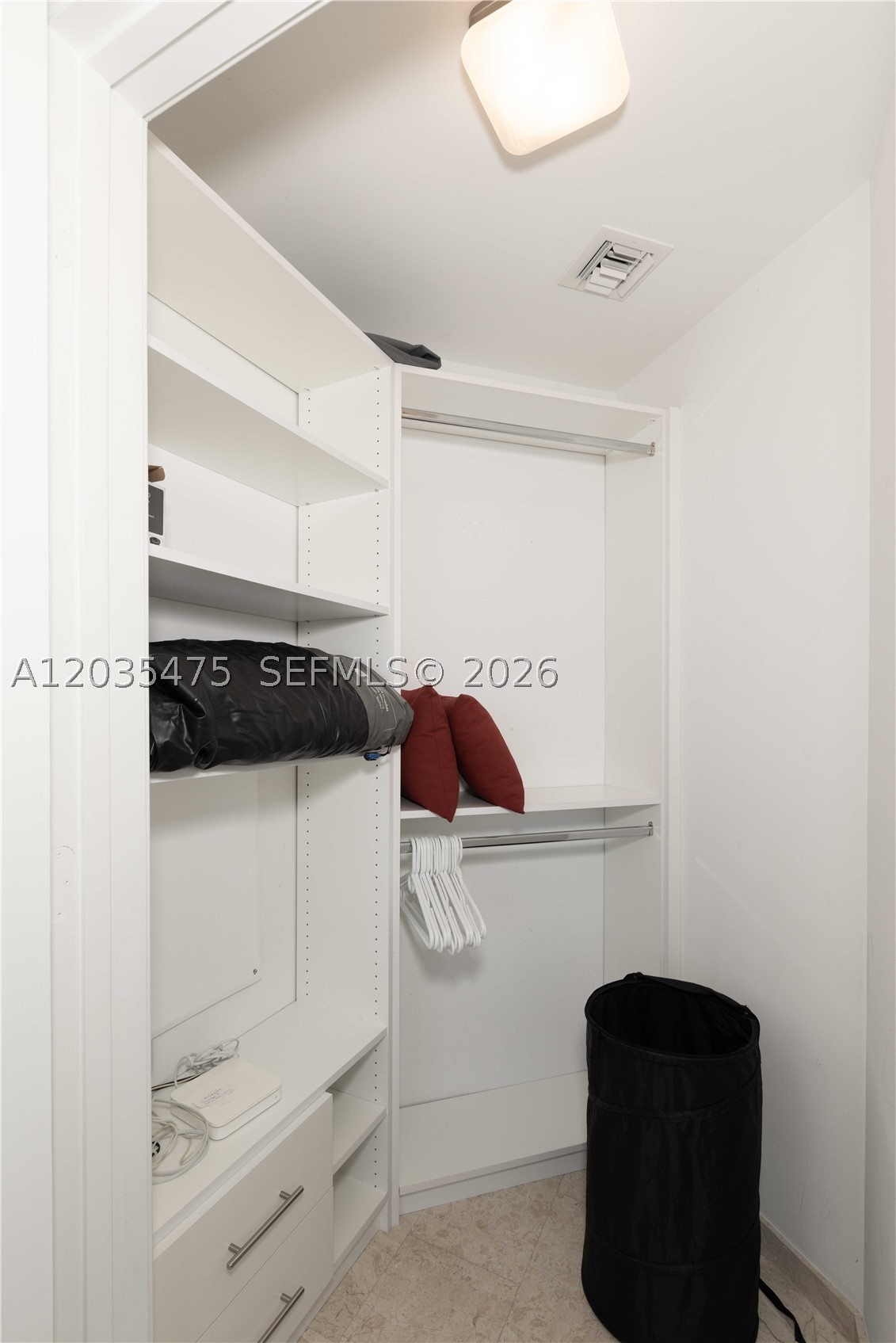 68 SE 6th St #1611, Miami FL 33131