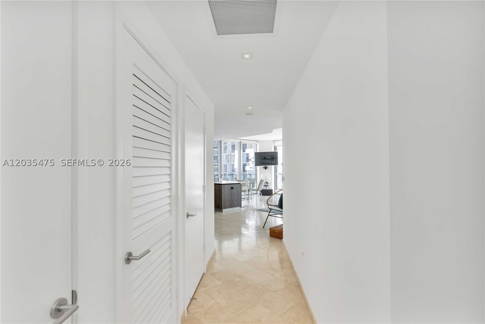 68 SE 6th St #1611, Miami FL 33131