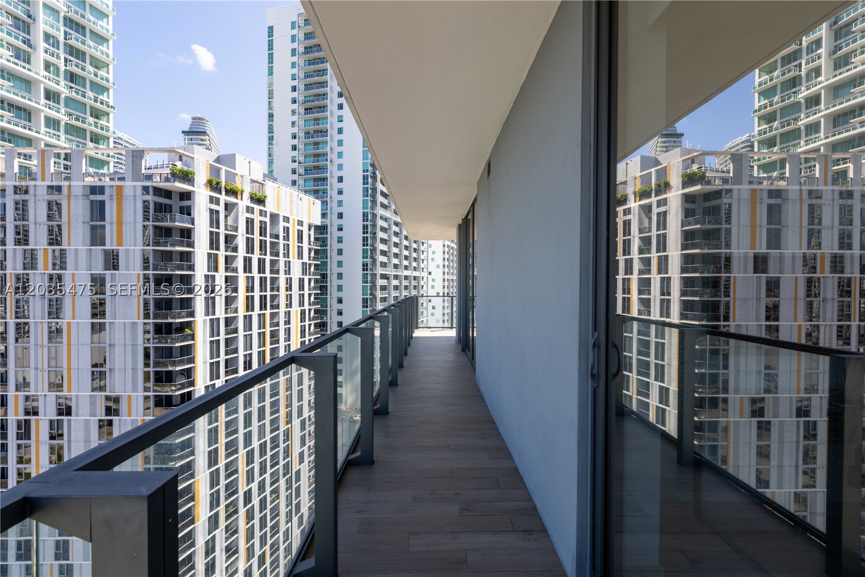 68 SE 6th St #1611, Miami FL 33131