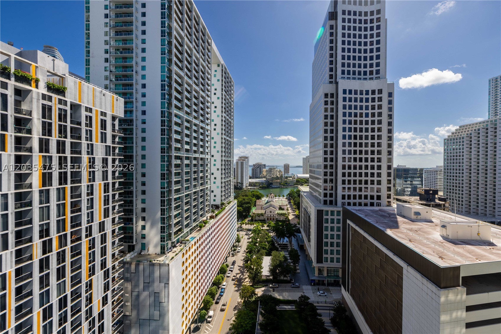 68 SE 6th St #1611, Miami FL 33131