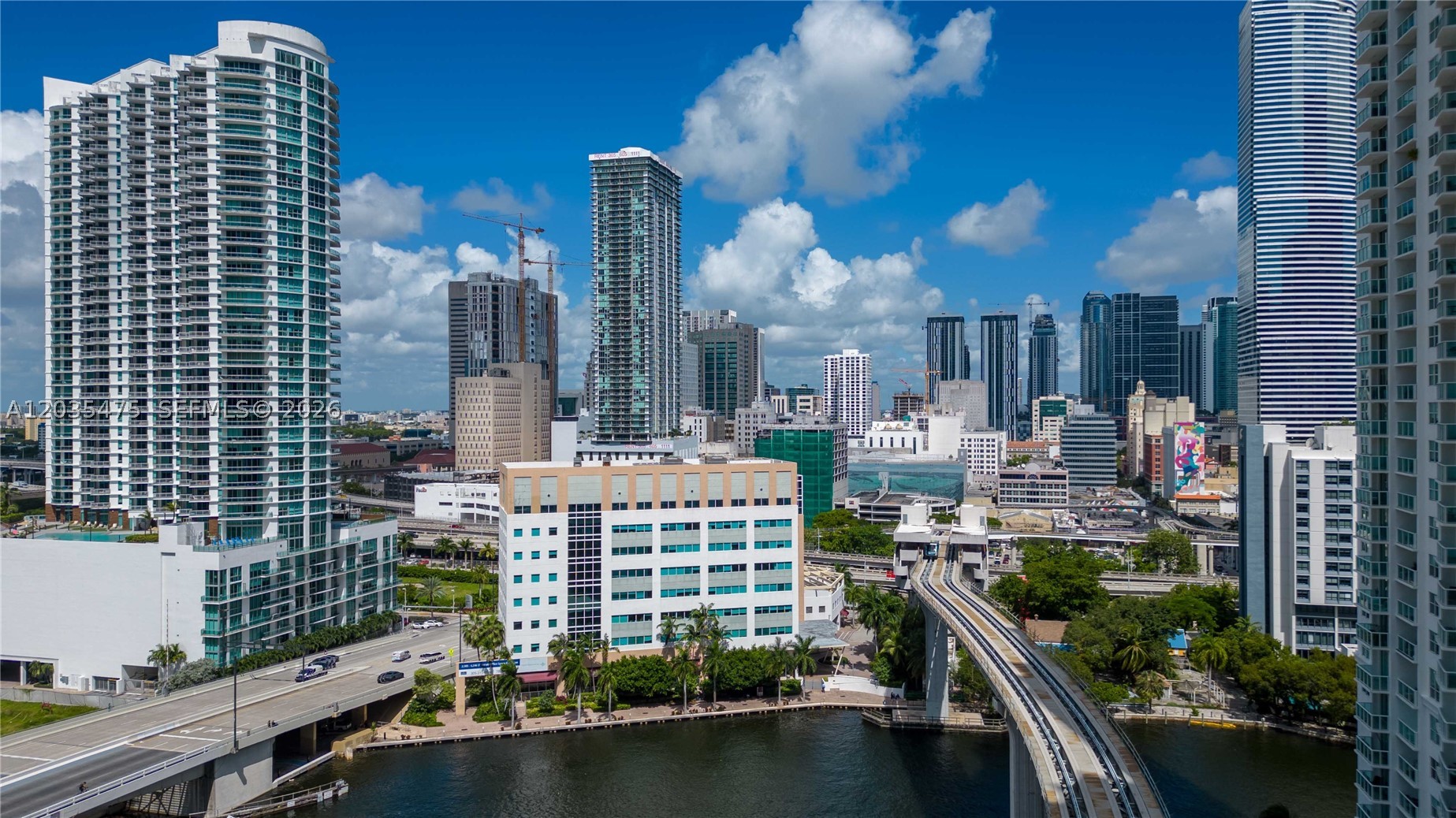 68 SE 6th St #1611, Miami FL 33131