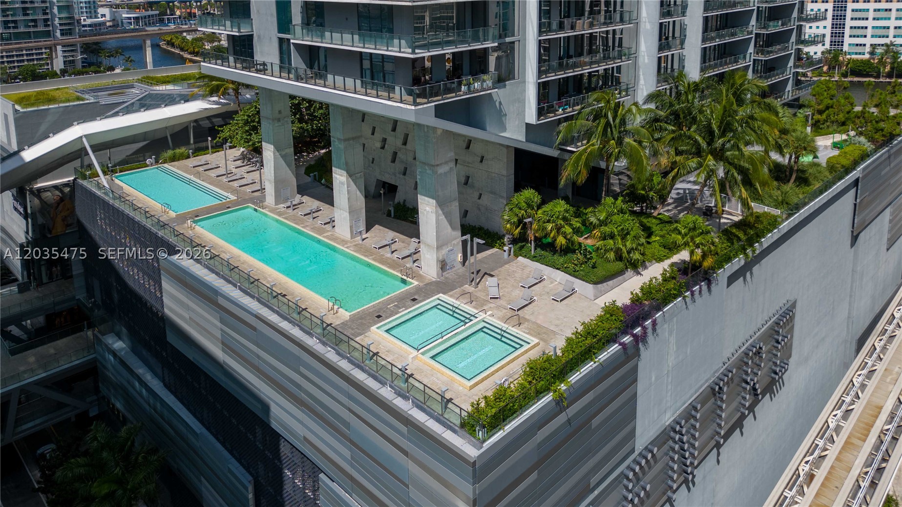 68 SE 6th St #1611, Miami FL 33131
