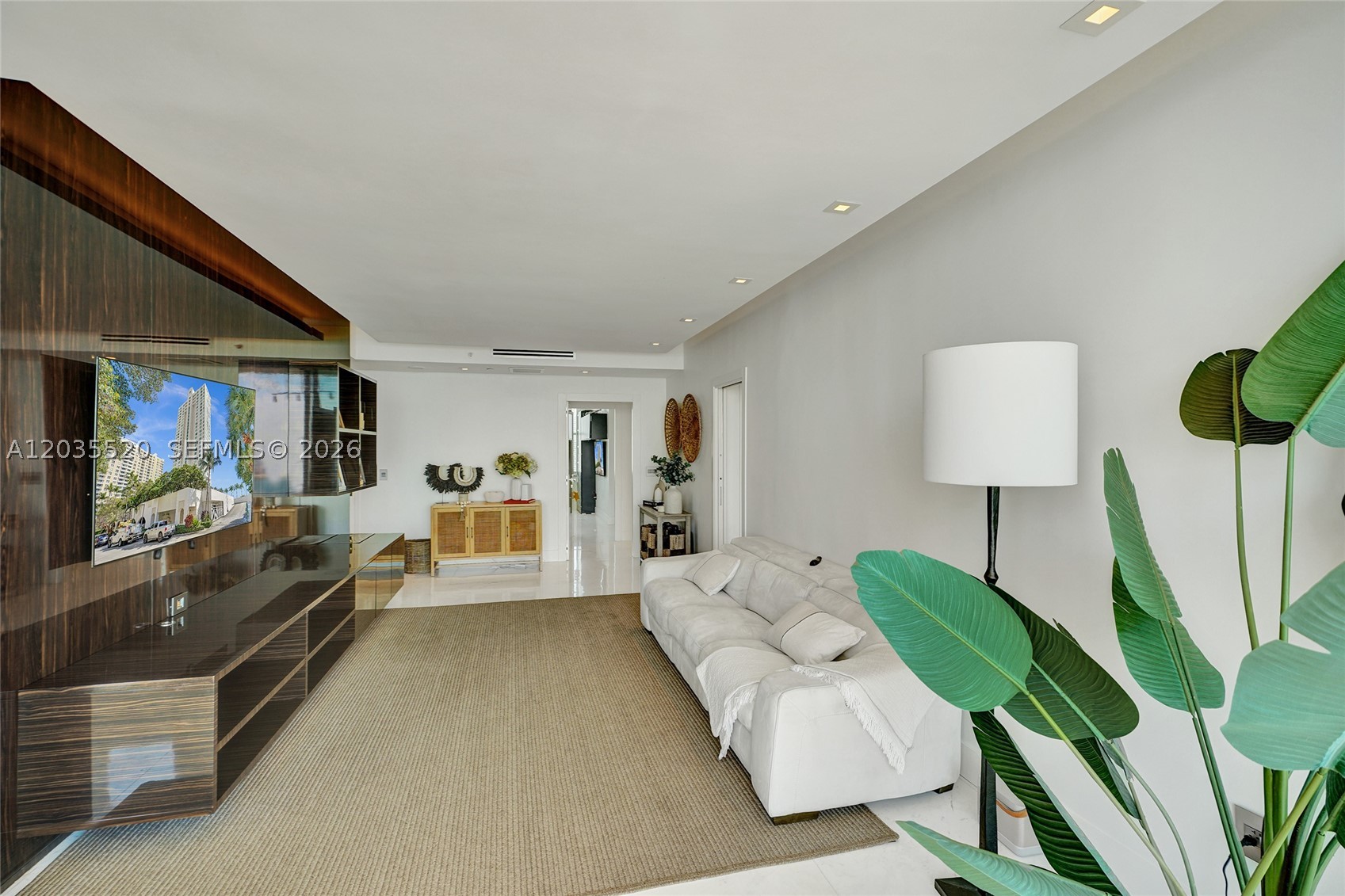 800 Claughton Island Dr #3101, Miami FL 33131