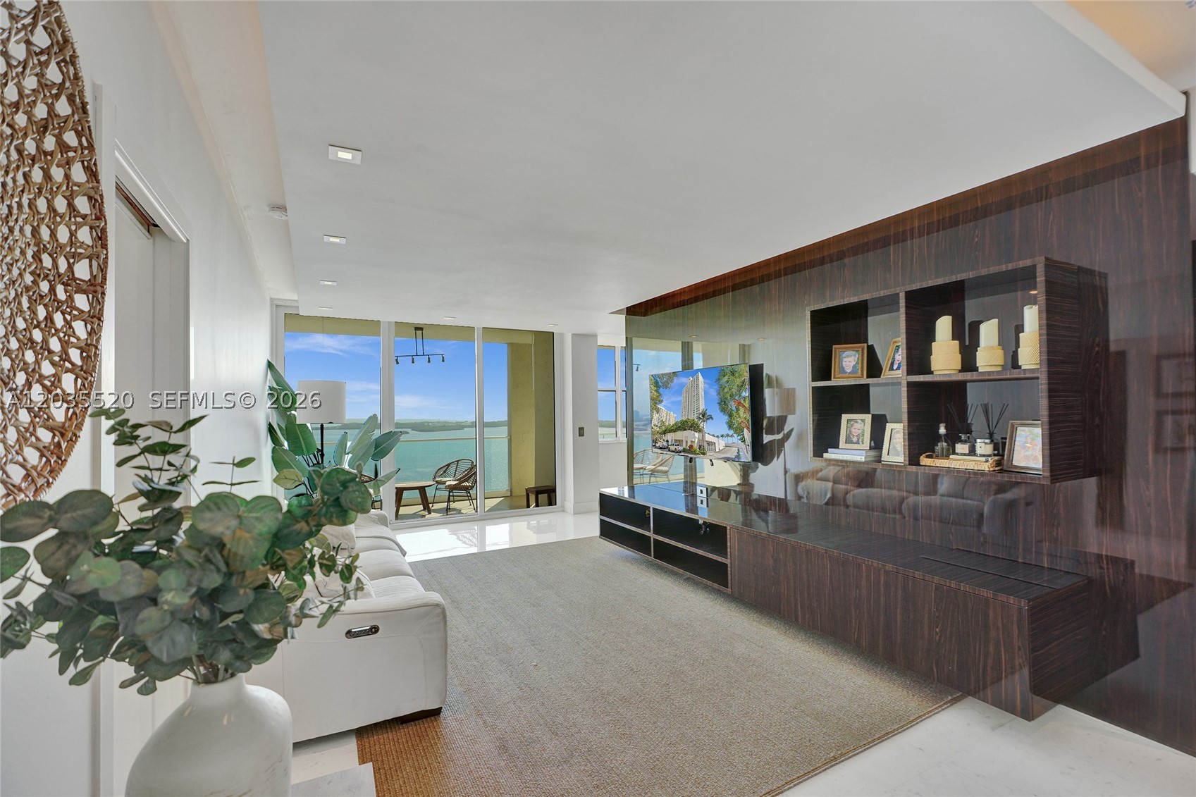 800 Claughton Island Dr #3101, Miami FL 33131