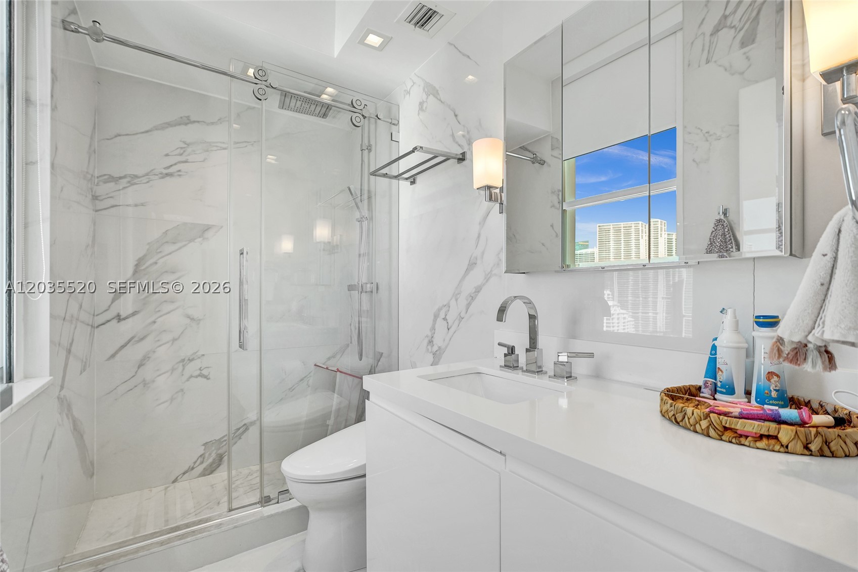 800 Claughton Island Dr #3101, Miami FL 33131