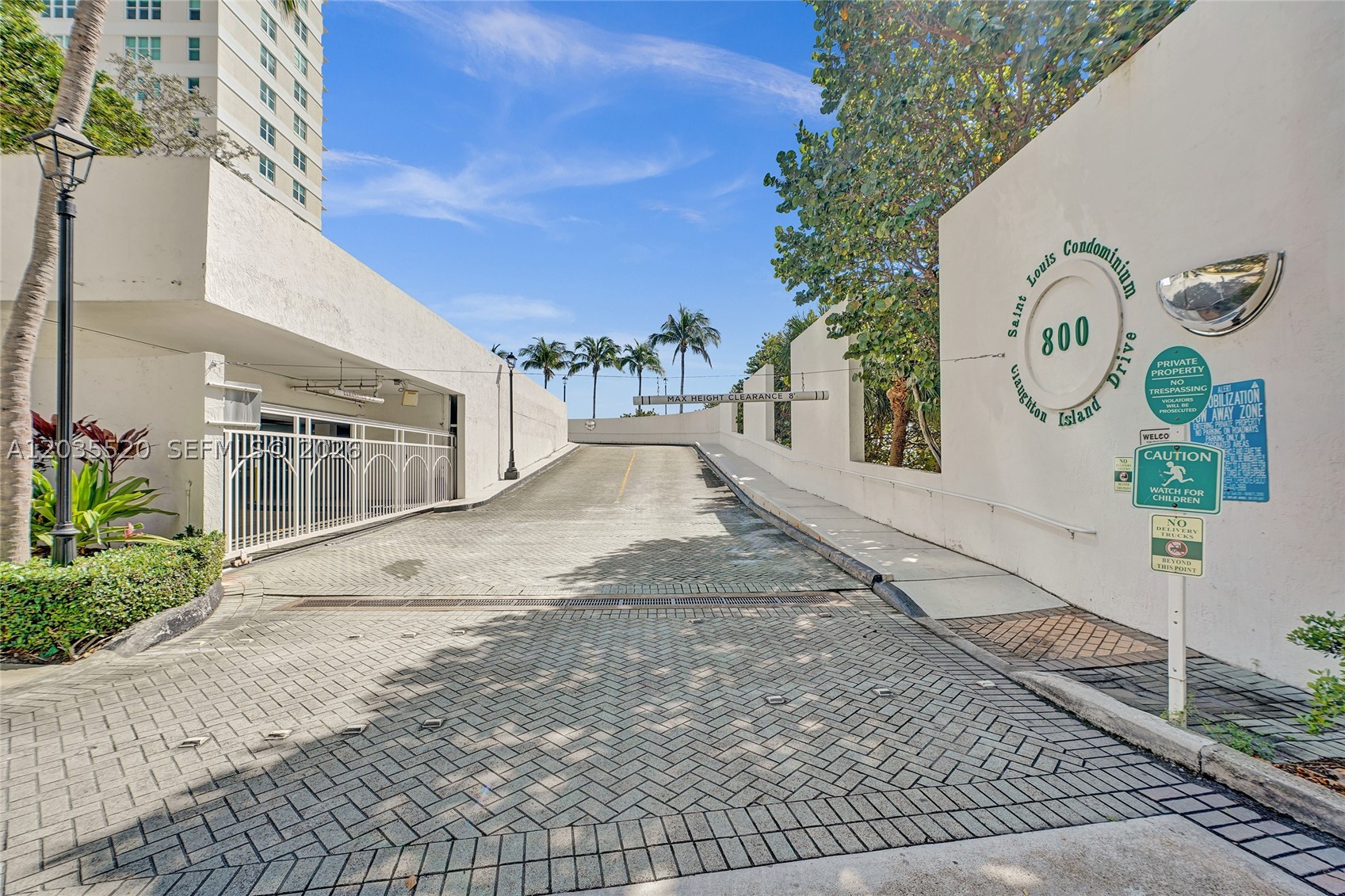 800 Claughton Island Dr #3101, Miami FL 33131