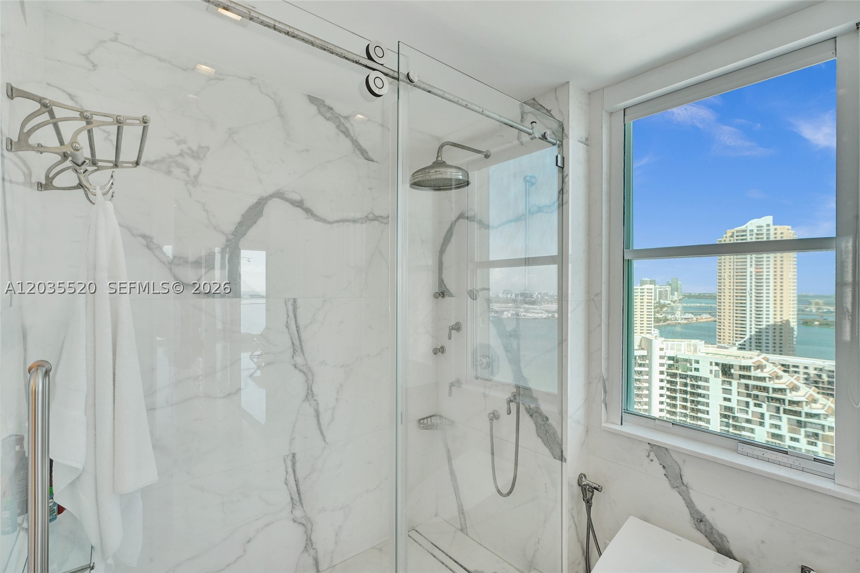 800 Claughton Island Dr #3101, Miami FL 33131