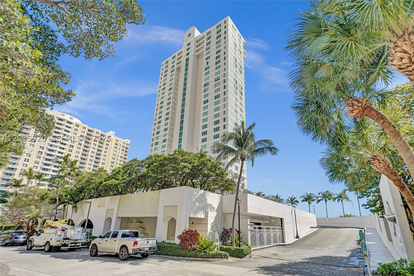 800 Claughton Island Dr #3101, Miami FL 33131
