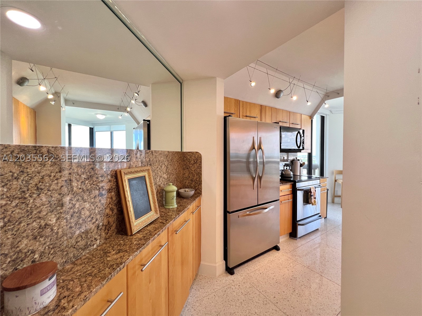 1000 W Island Blvd #3010, Aventura FL 33160