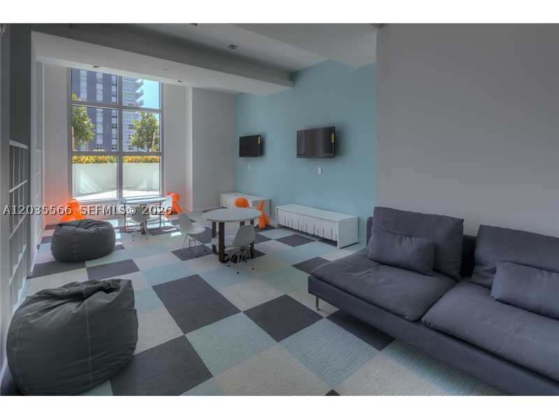 1100 S MIAMI AV #4001, Miami FL 33130