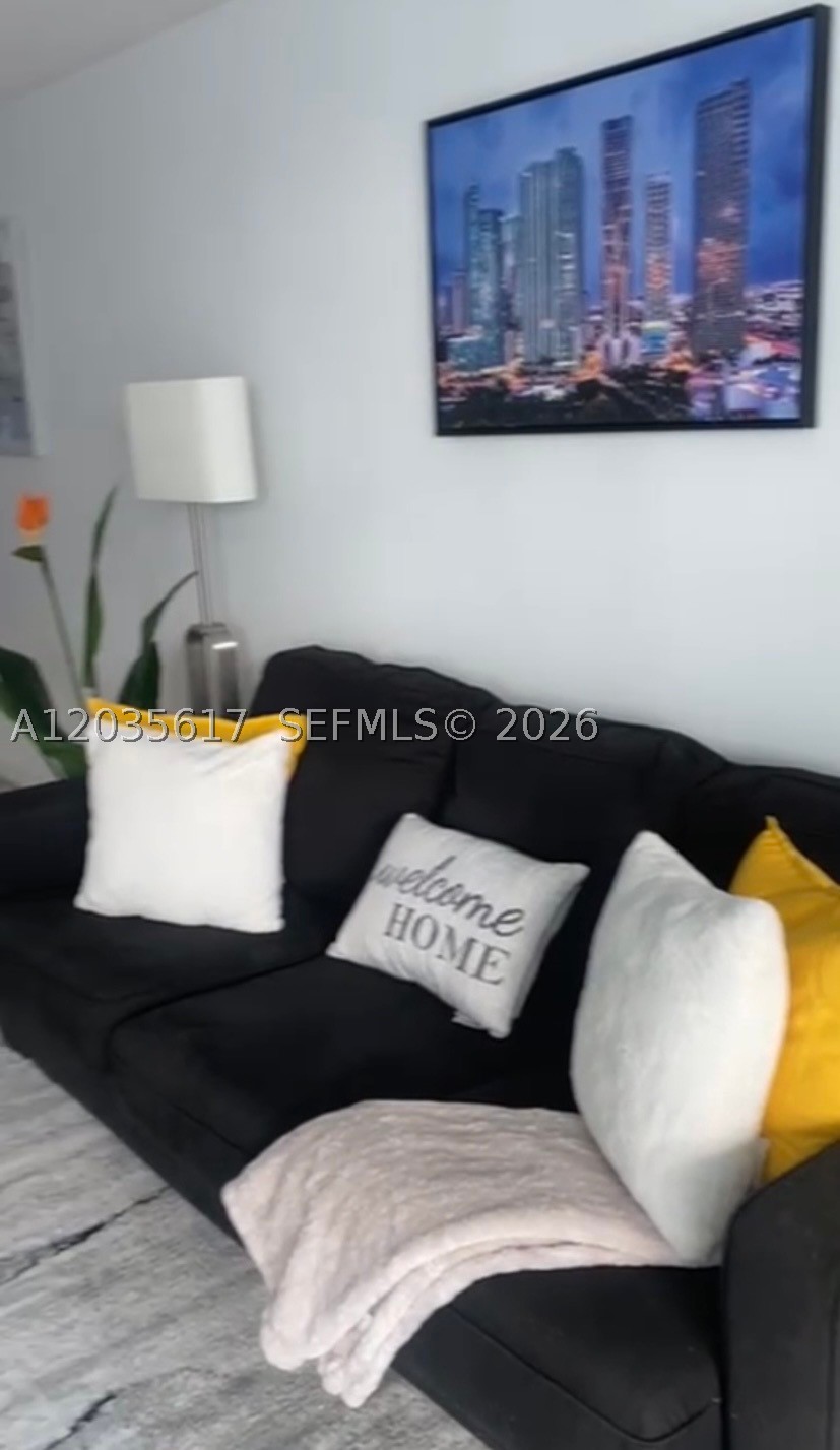 1200 Brickell Bay Dr #3318, Miami FL 33131