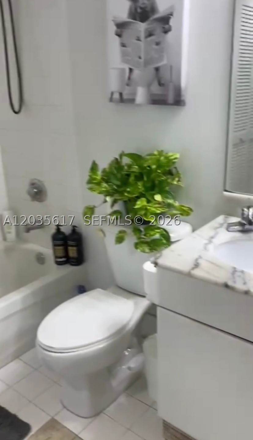 1200 Brickell Bay Dr #3318, Miami FL 33131