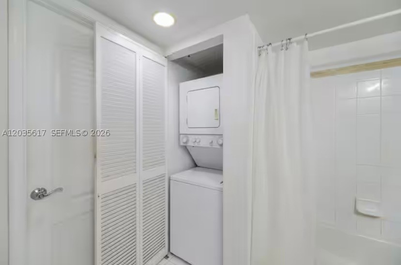1200 Brickell Bay Dr #3318, Miami FL 33131