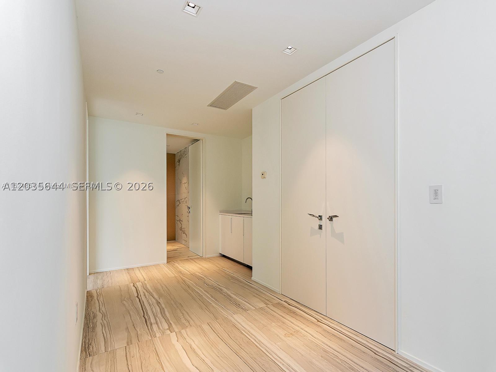 1000 Biscayne Blvd #4802, Miami FL 33132