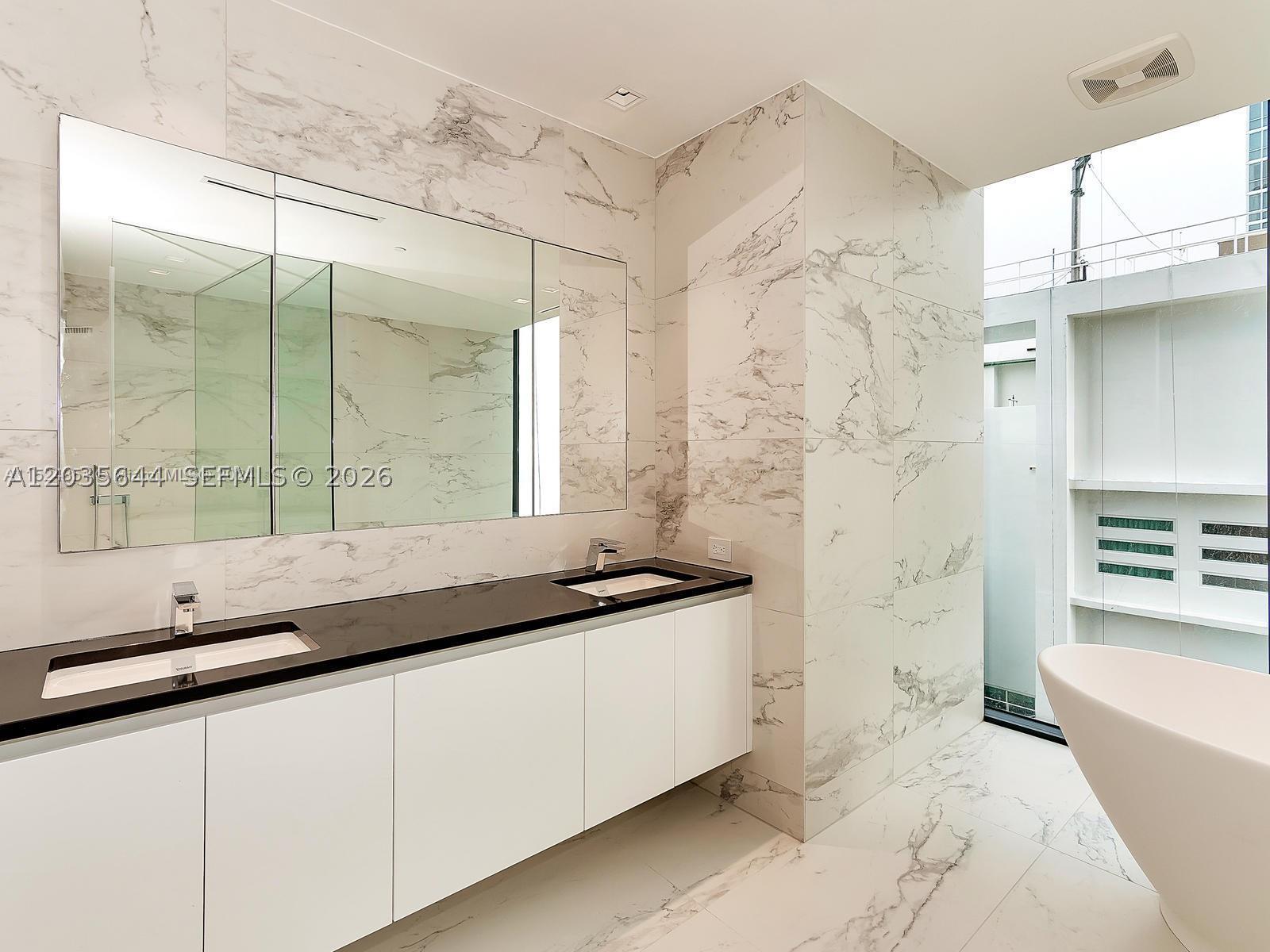 1000 Biscayne Blvd #4802, Miami FL 33132