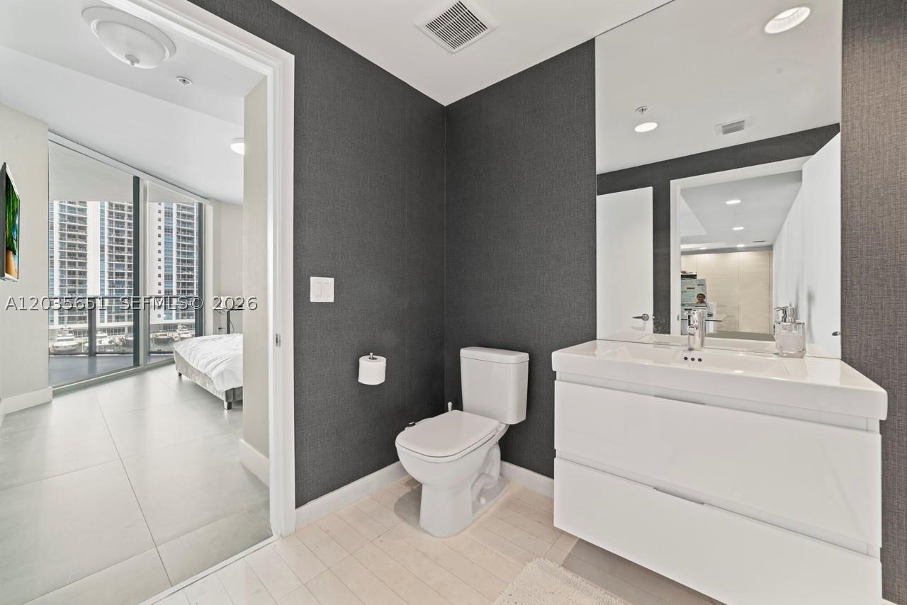 17111 Biscayne Blvd #503, North Miami Beach FL 33160
