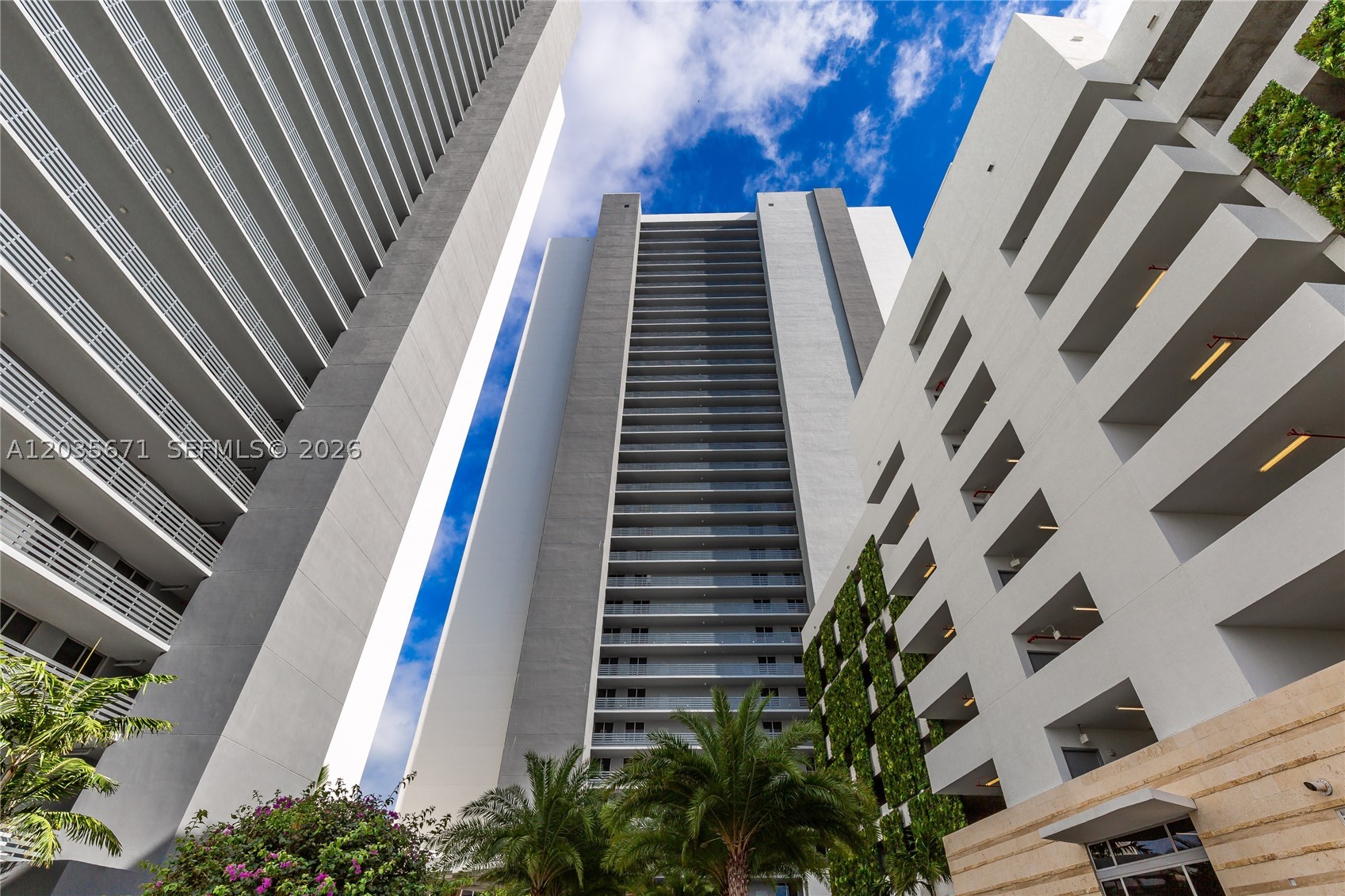 16385 Biscayne Blvd #1805, North Miami Beach FL 33160