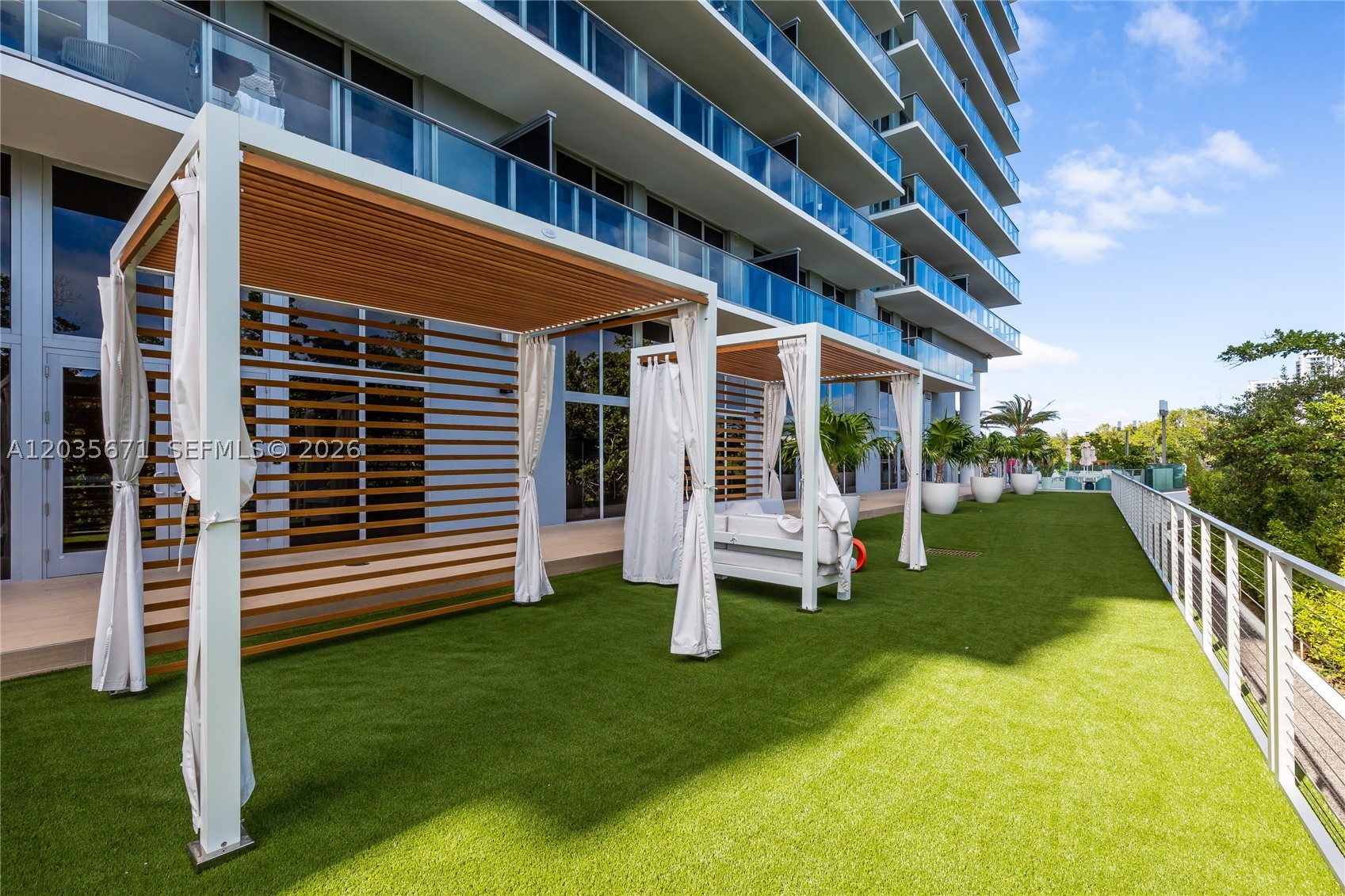 16385 Biscayne Blvd #1805, North Miami Beach FL 33160
