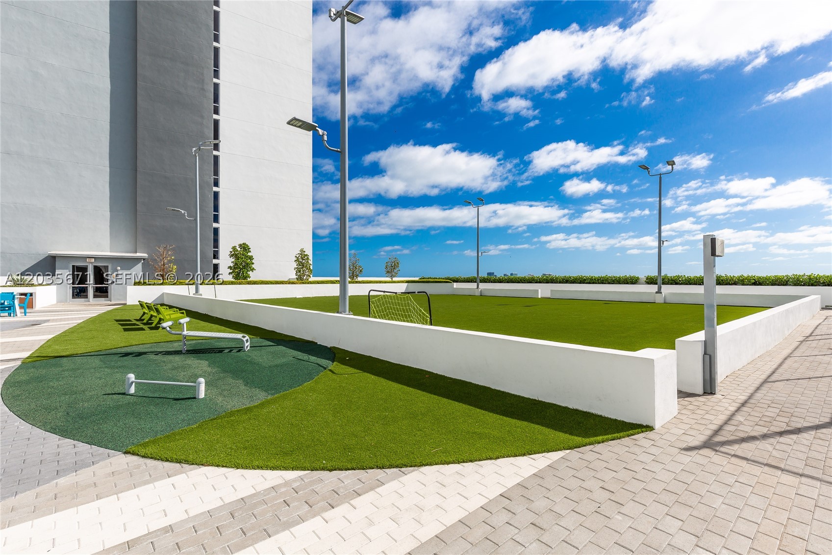 16385 Biscayne Blvd #1805, North Miami Beach FL 33160