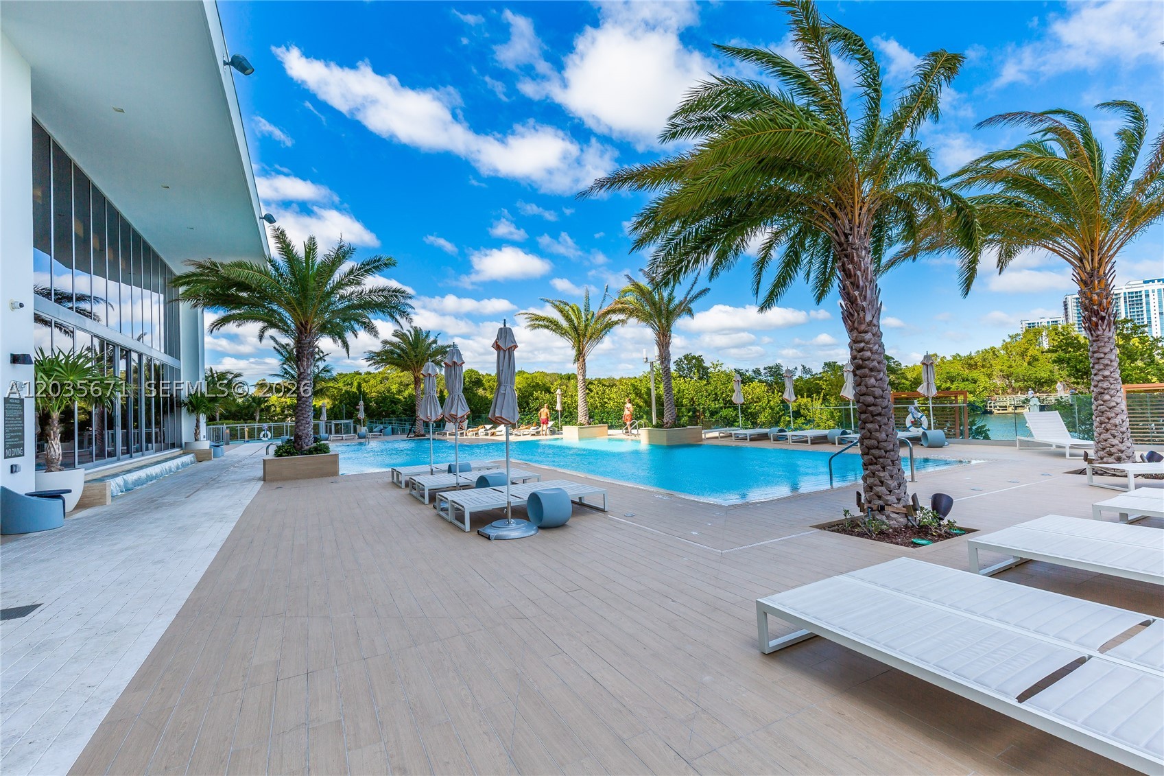 16385 Biscayne Blvd #1805, North Miami Beach FL 33160