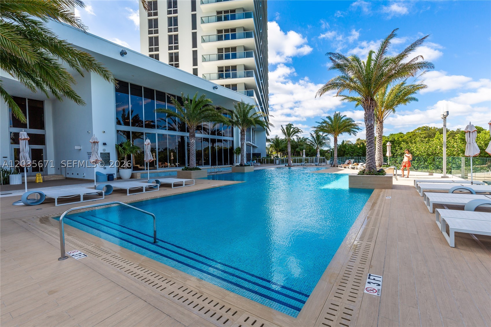 16385 Biscayne Blvd #1805, North Miami Beach FL 33160