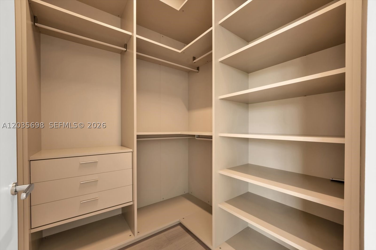 810 W 47 CT, Miami Beach FL 33140