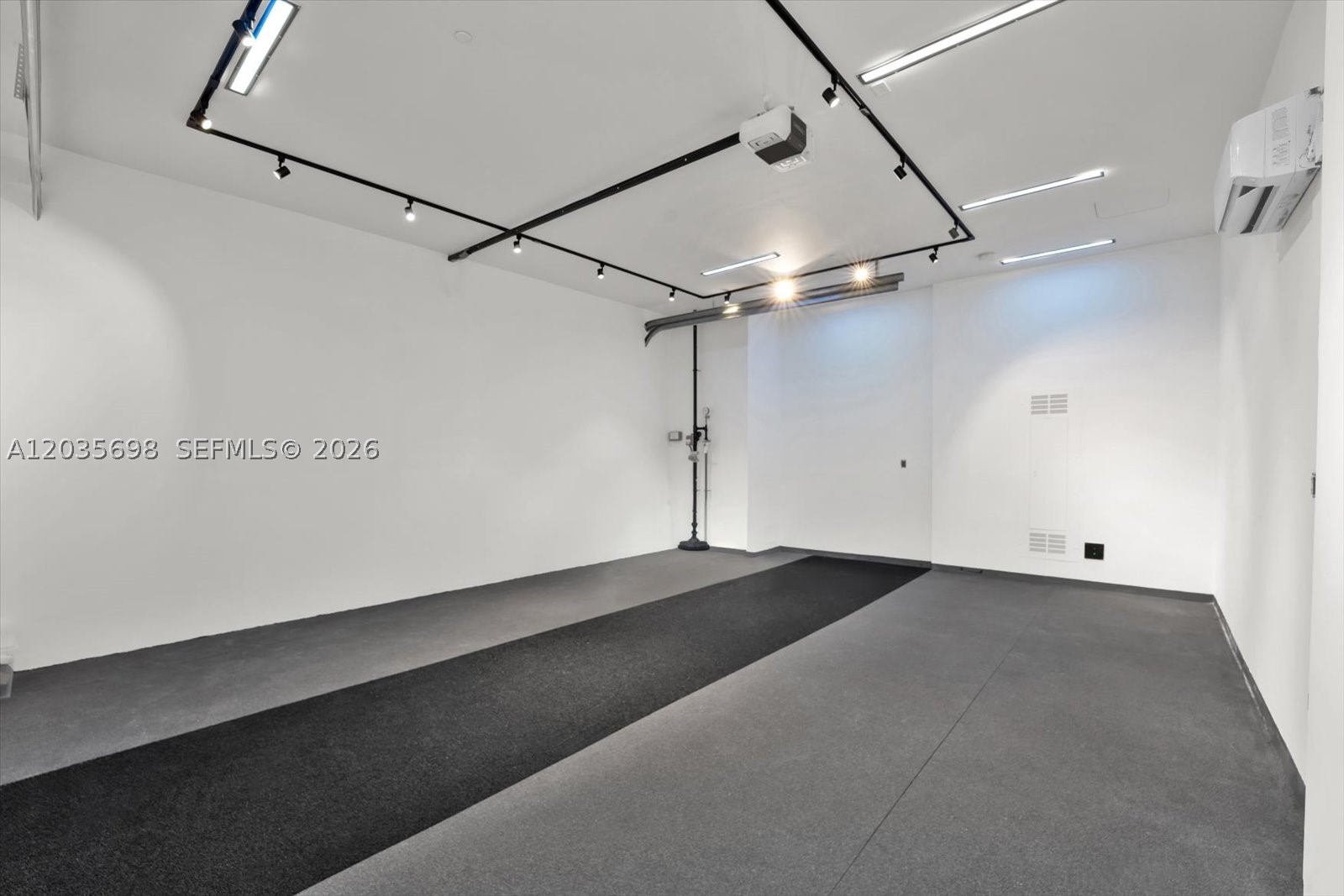 810 W 47 CT, Miami Beach FL 33140