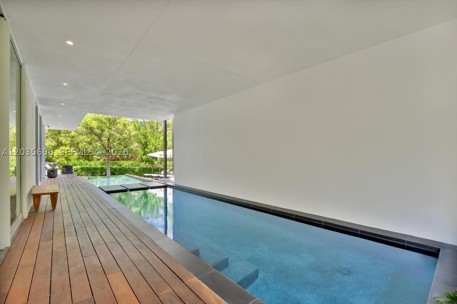 810 W 47 CT, Miami Beach FL 33140