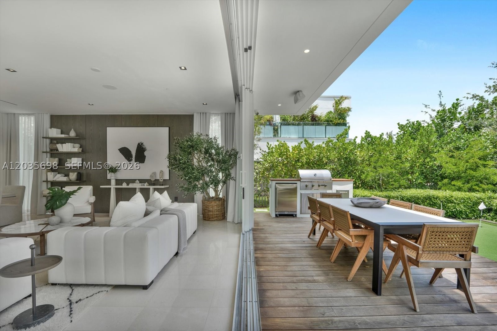 810 W 47 CT, Miami Beach FL 33140