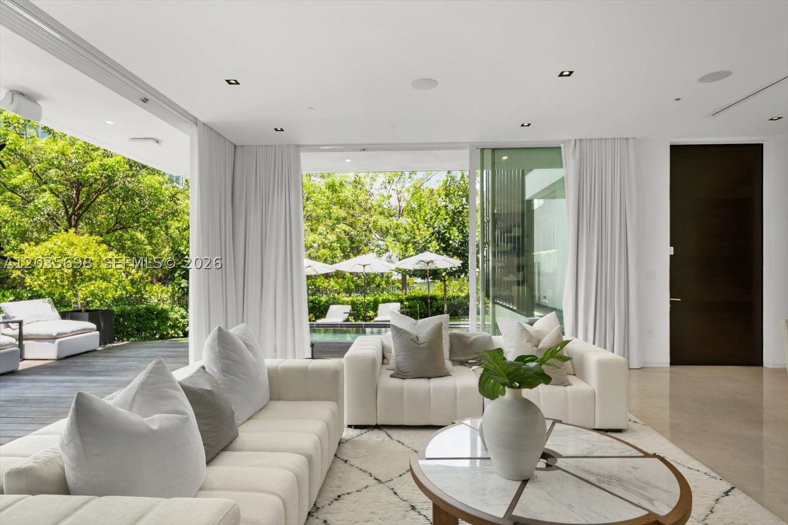 810 W 47 CT, Miami Beach FL 33140