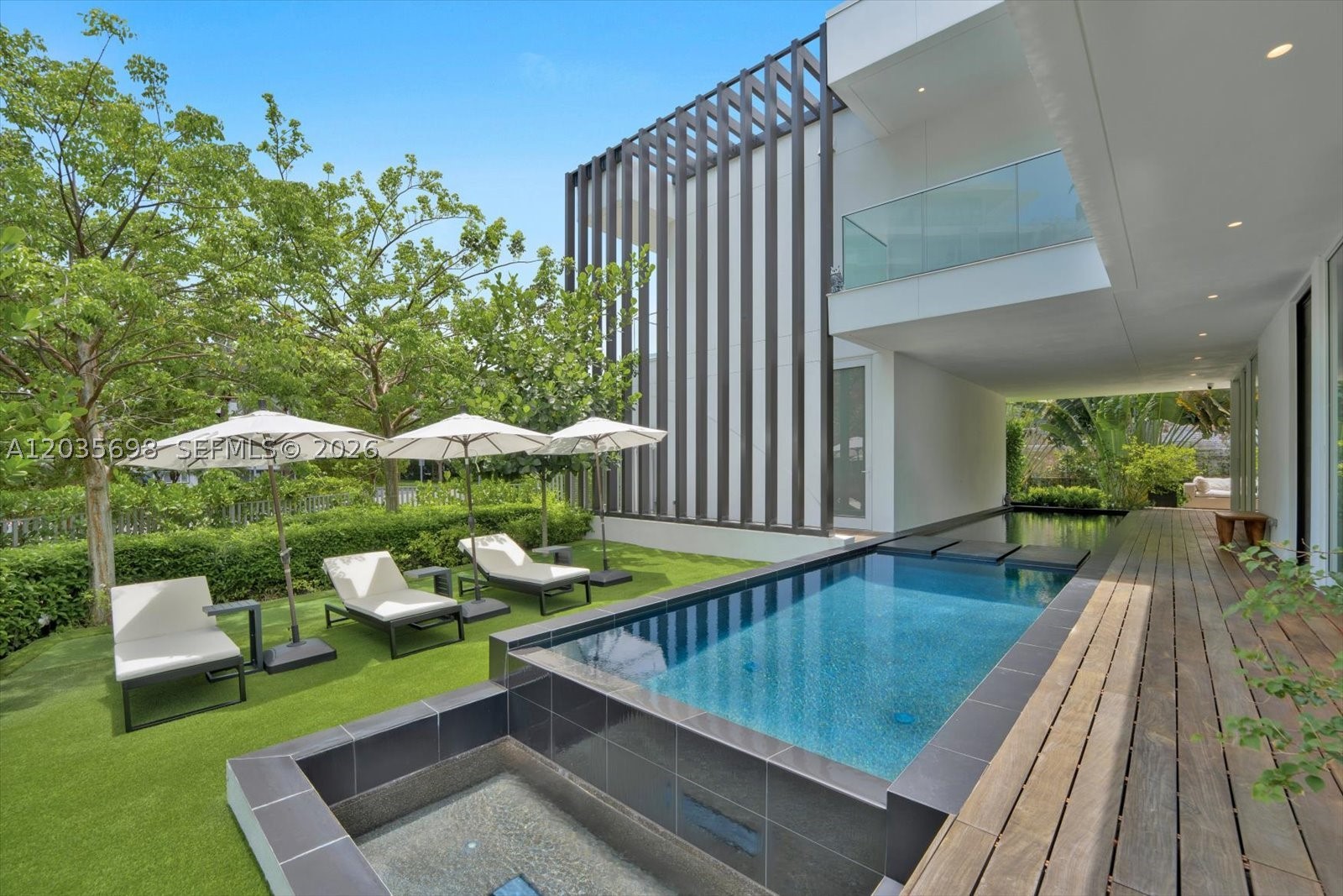 810 W 47 CT, Miami Beach FL 33140