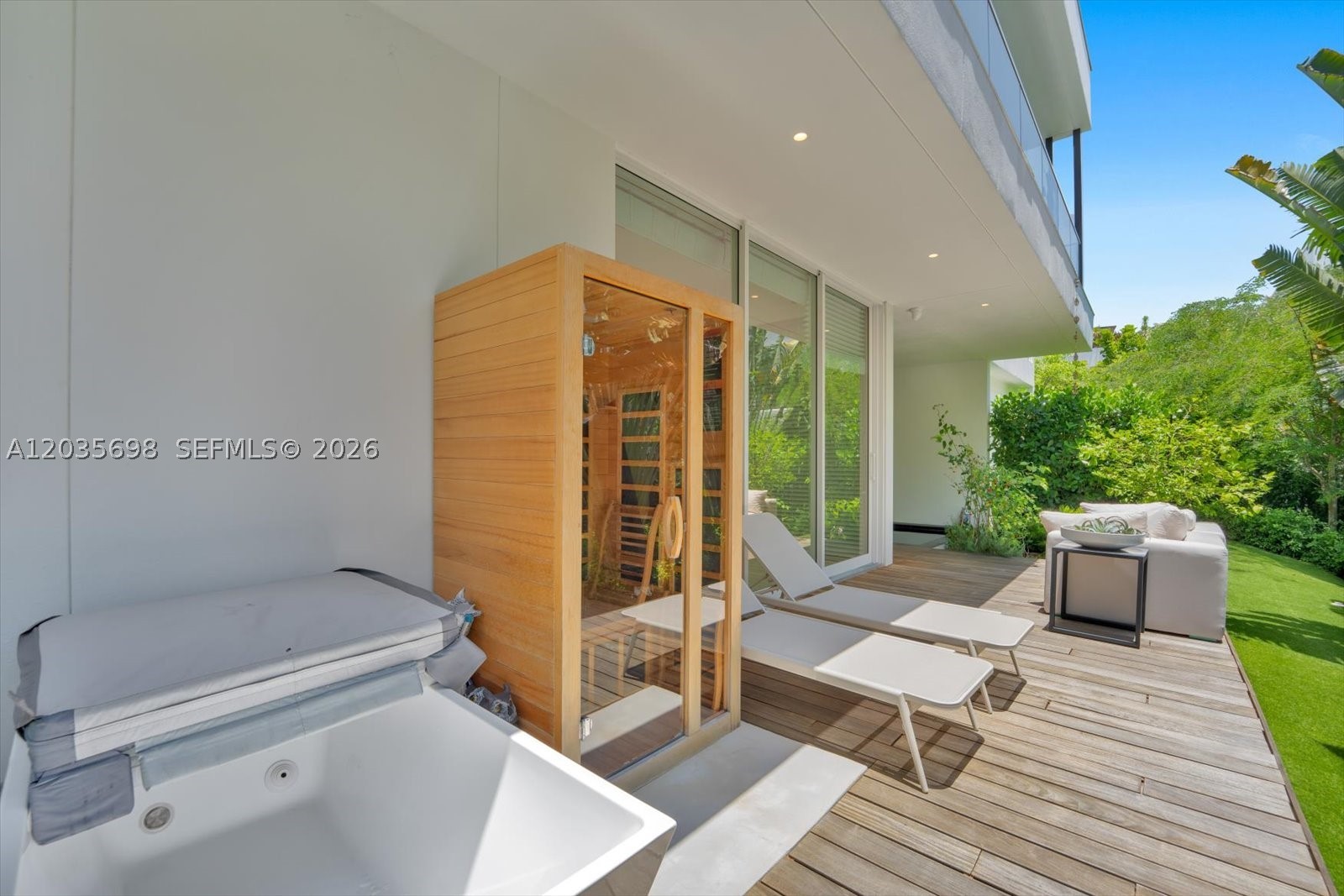 810 W 47 CT, Miami Beach FL 33140