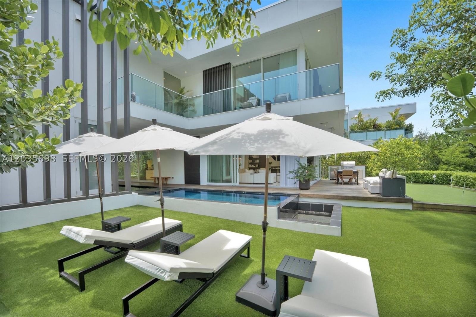 810 W 47 CT, Miami Beach FL 33140
