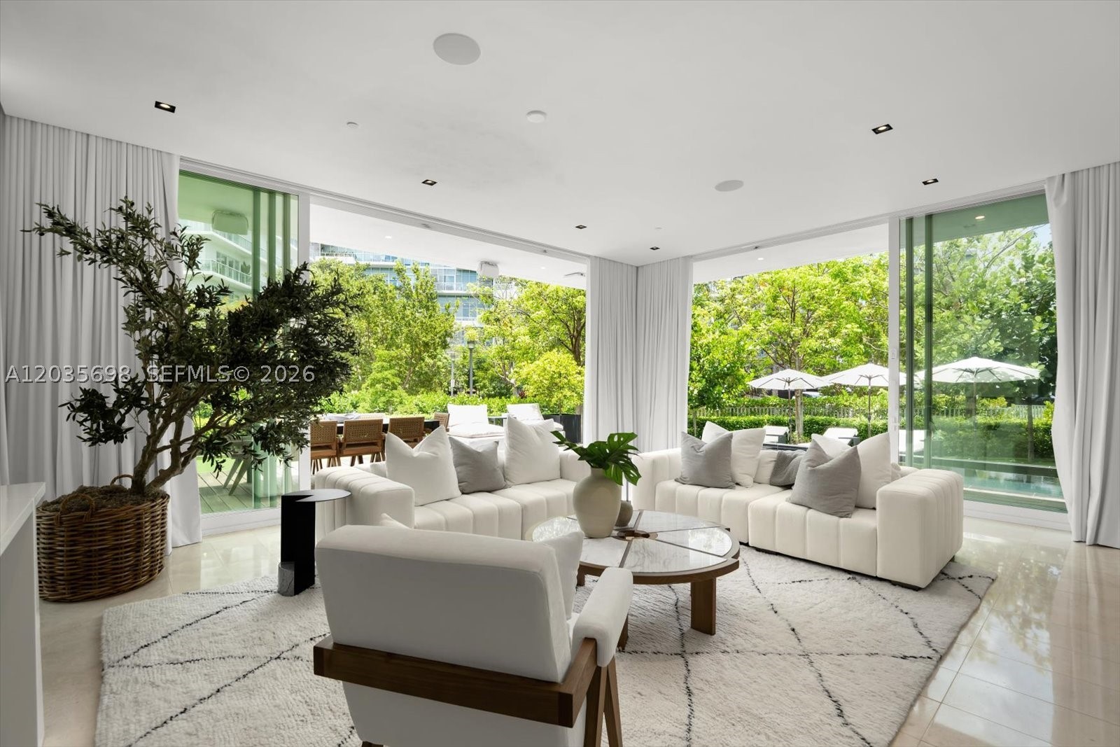 810 W 47 CT, Miami Beach FL 33140