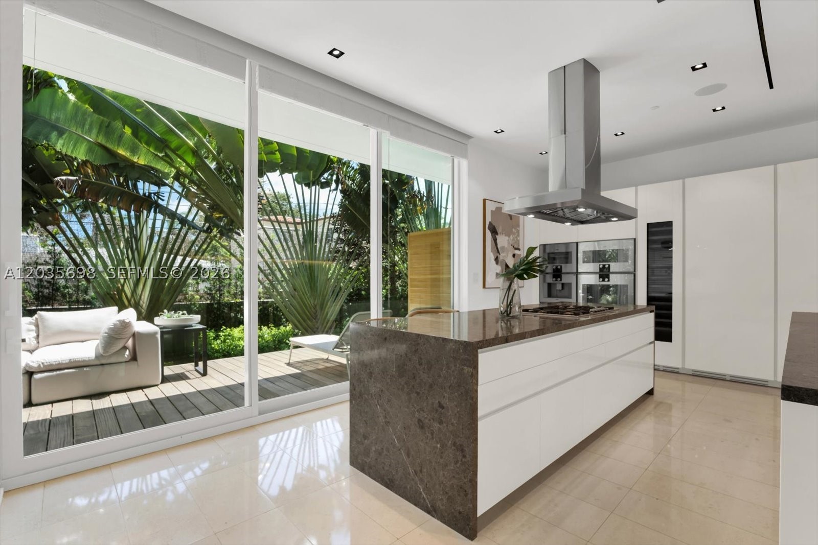 810 W 47 CT, Miami Beach FL 33140