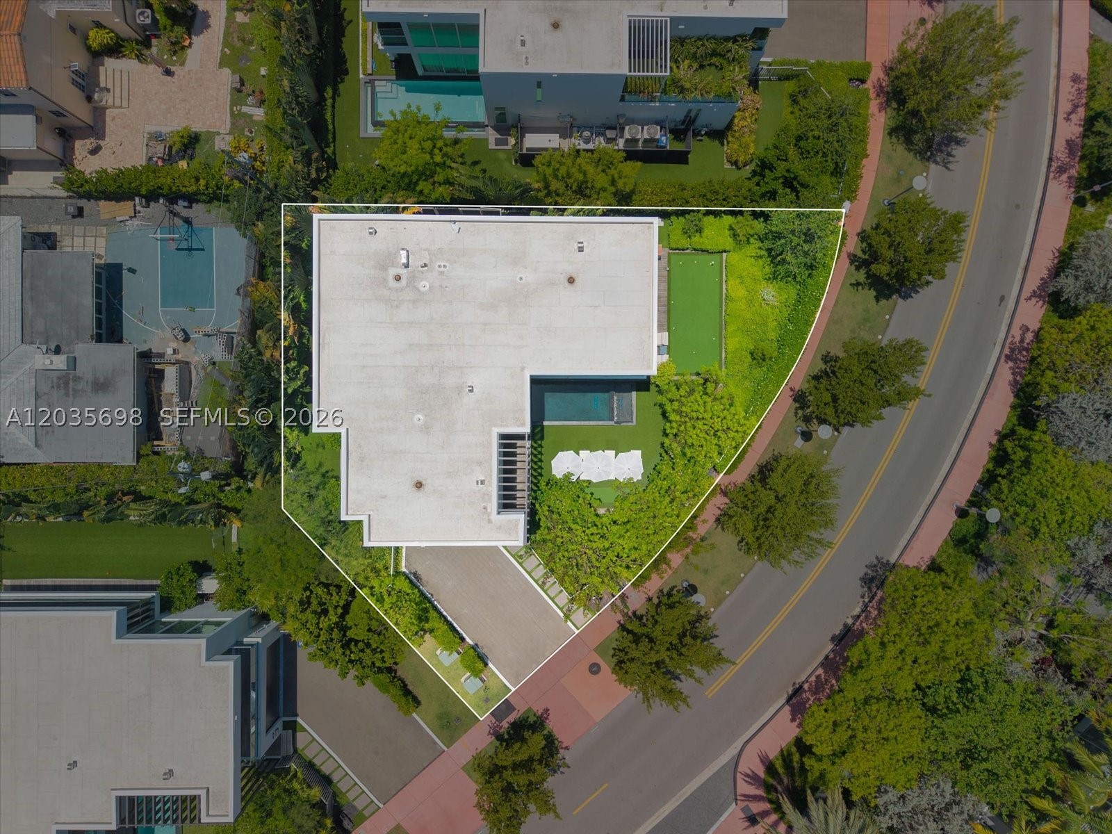 810 W 47 CT, Miami Beach FL 33140