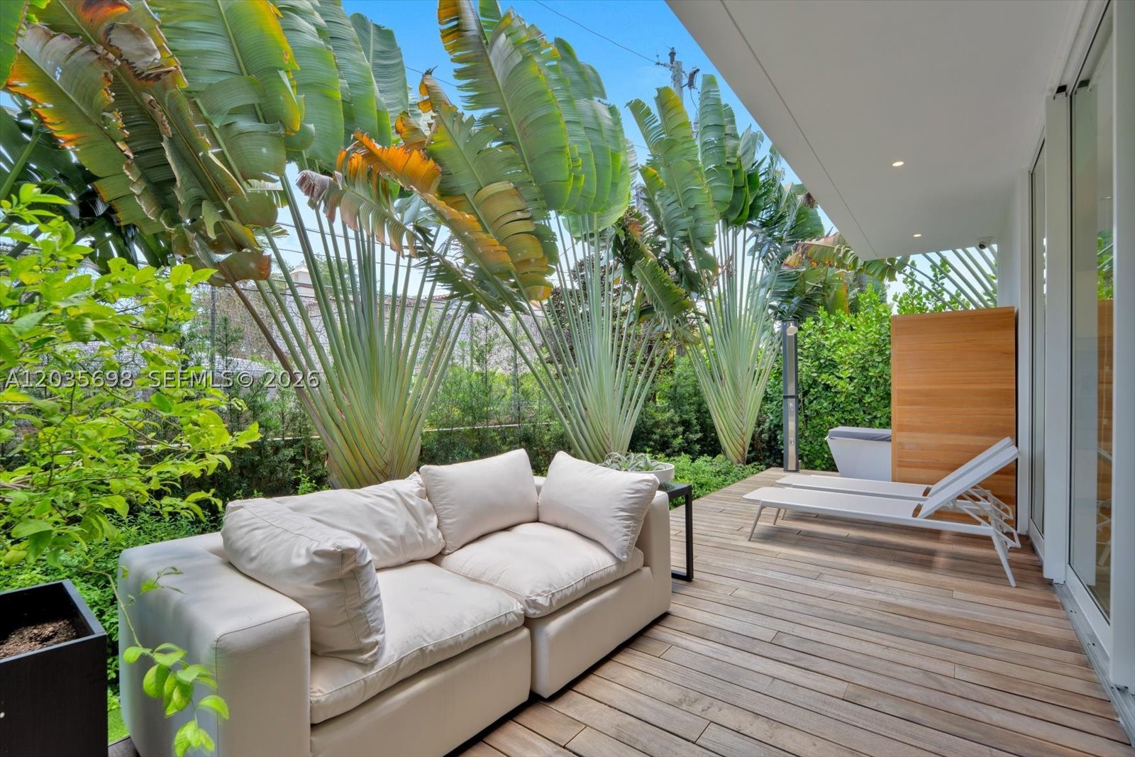 810 W 47 CT, Miami Beach FL 33140