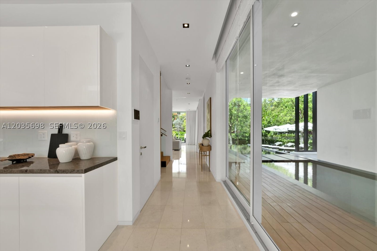 810 W 47 CT, Miami Beach FL 33140