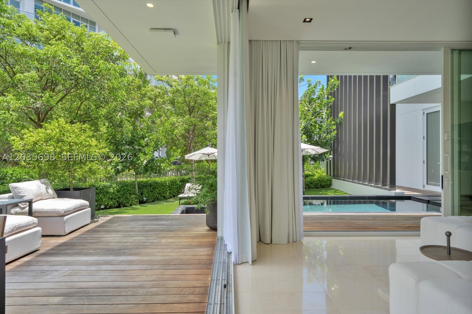 810 W 47 CT, Miami Beach FL 33140