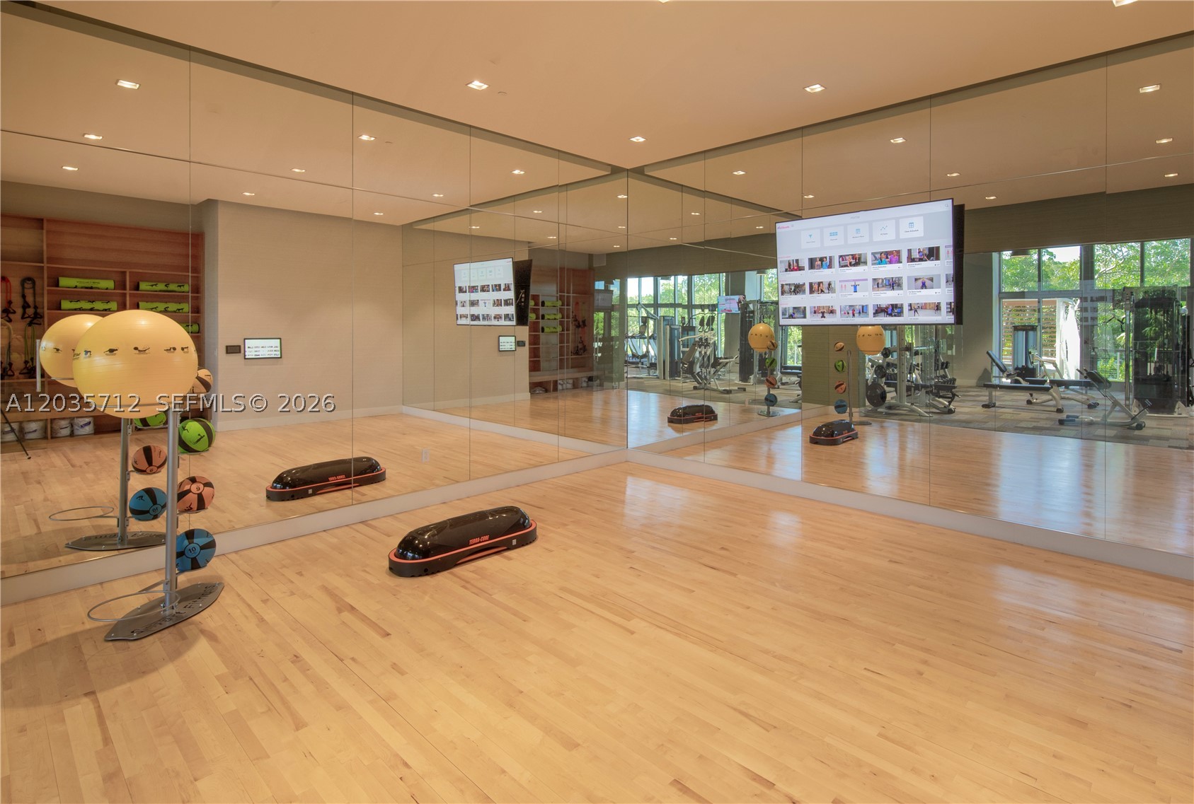 16385 Biscayne Blvd #519, North Miami Beach FL 33160