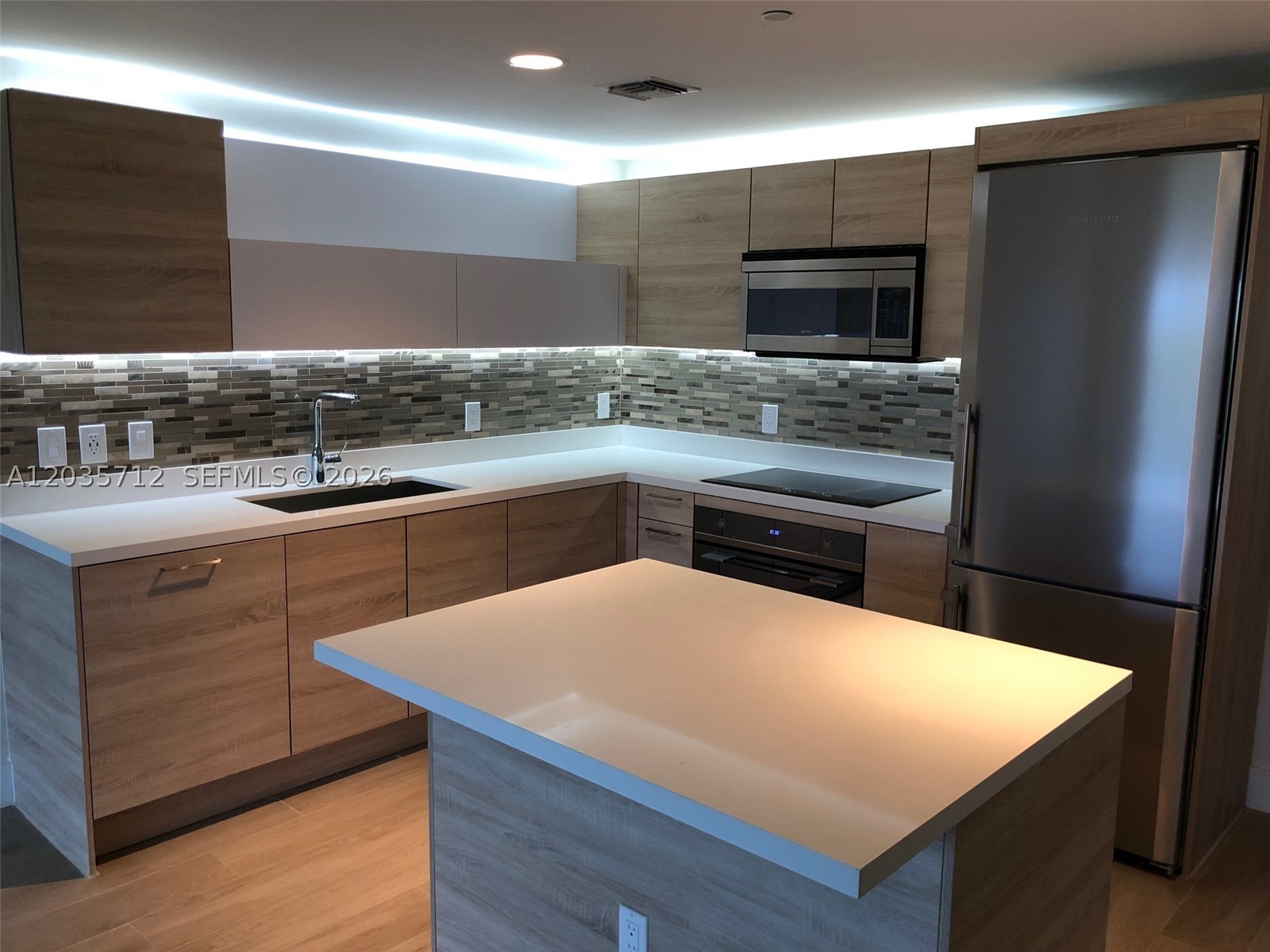16385 Biscayne Blvd #519, North Miami Beach FL 33160