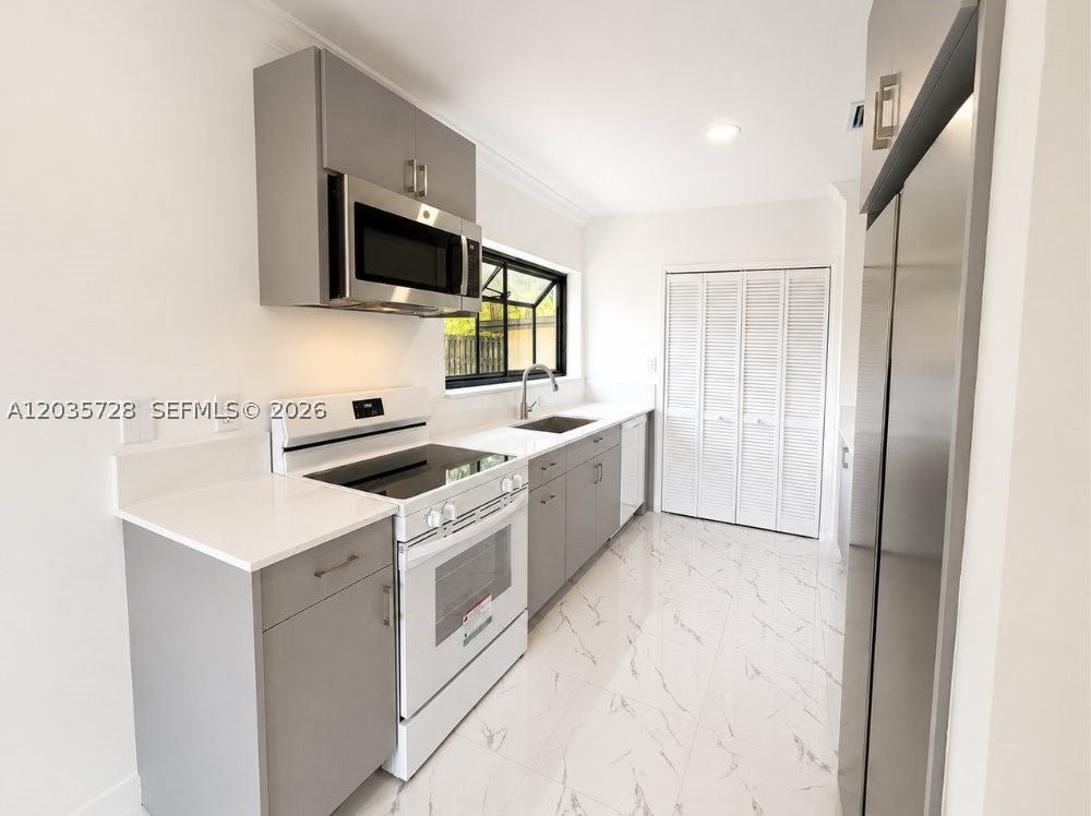 401 S Shore Dr, Miami Beach FL 33141