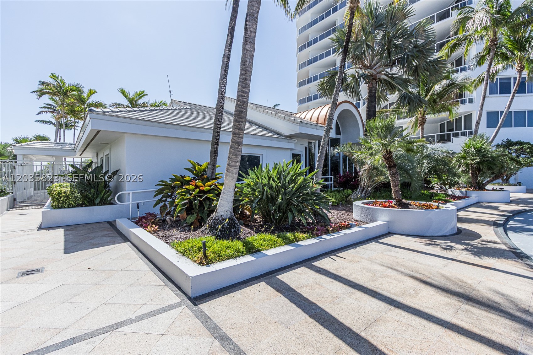 3801 NE 207th St #TH6, Aventura FL 33180