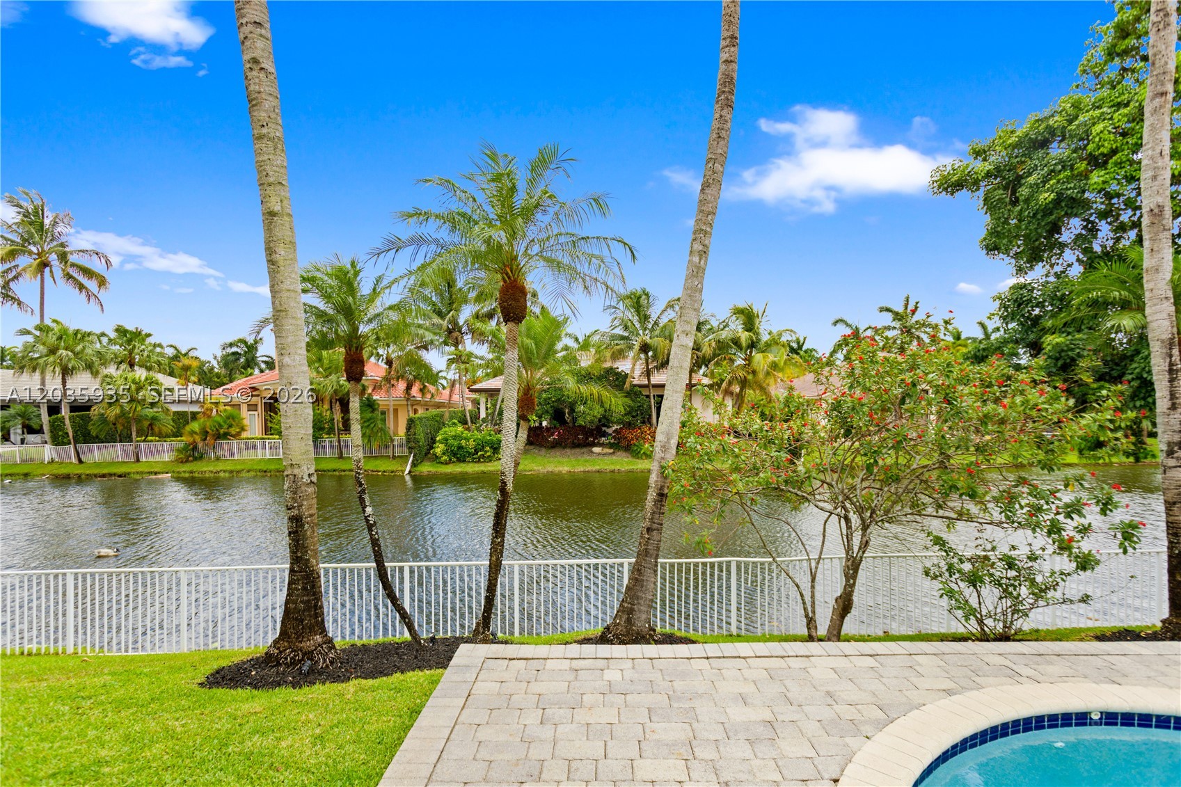 11021 Redhawk St, Plantation FL 33324