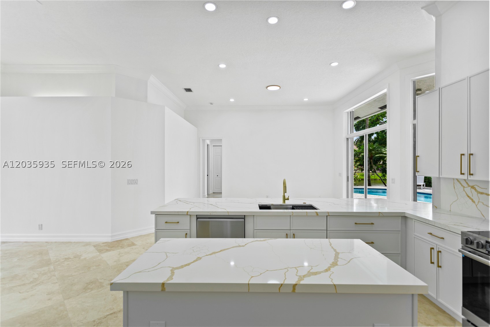 11021 Redhawk St, Plantation FL 33324