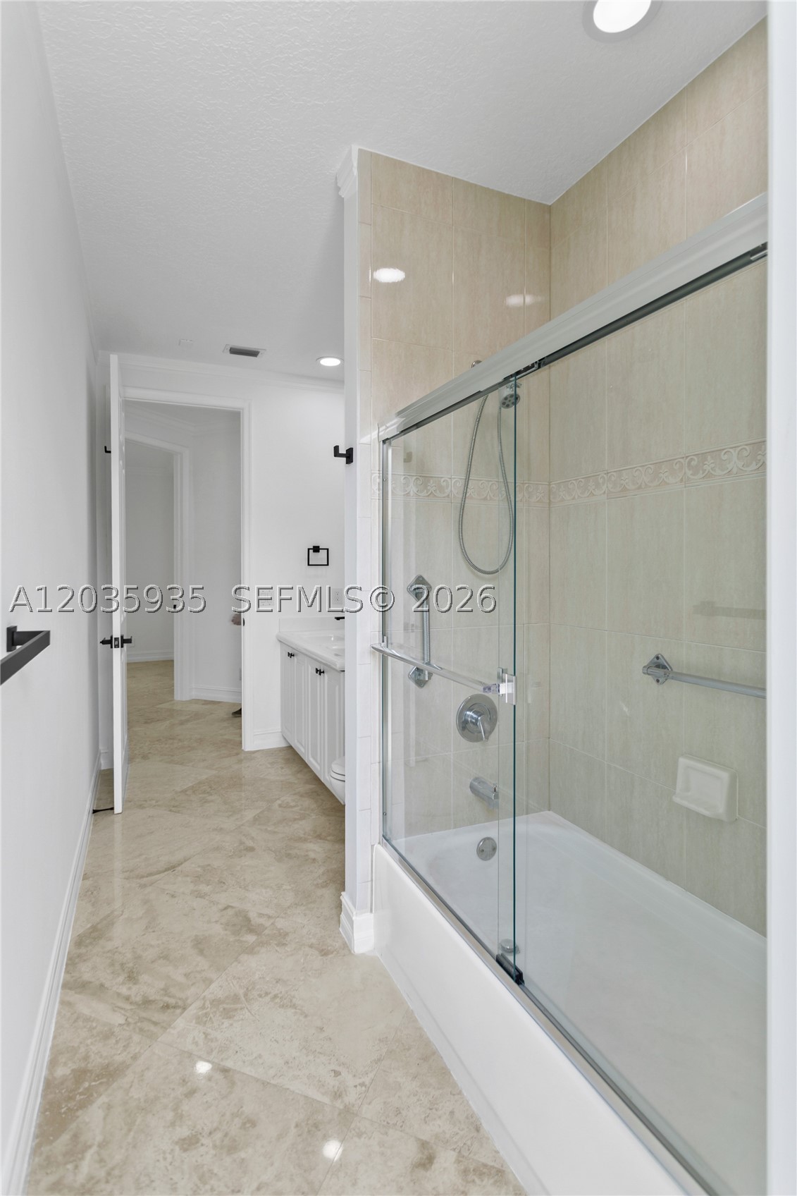 11021 Redhawk St, Plantation FL 33324