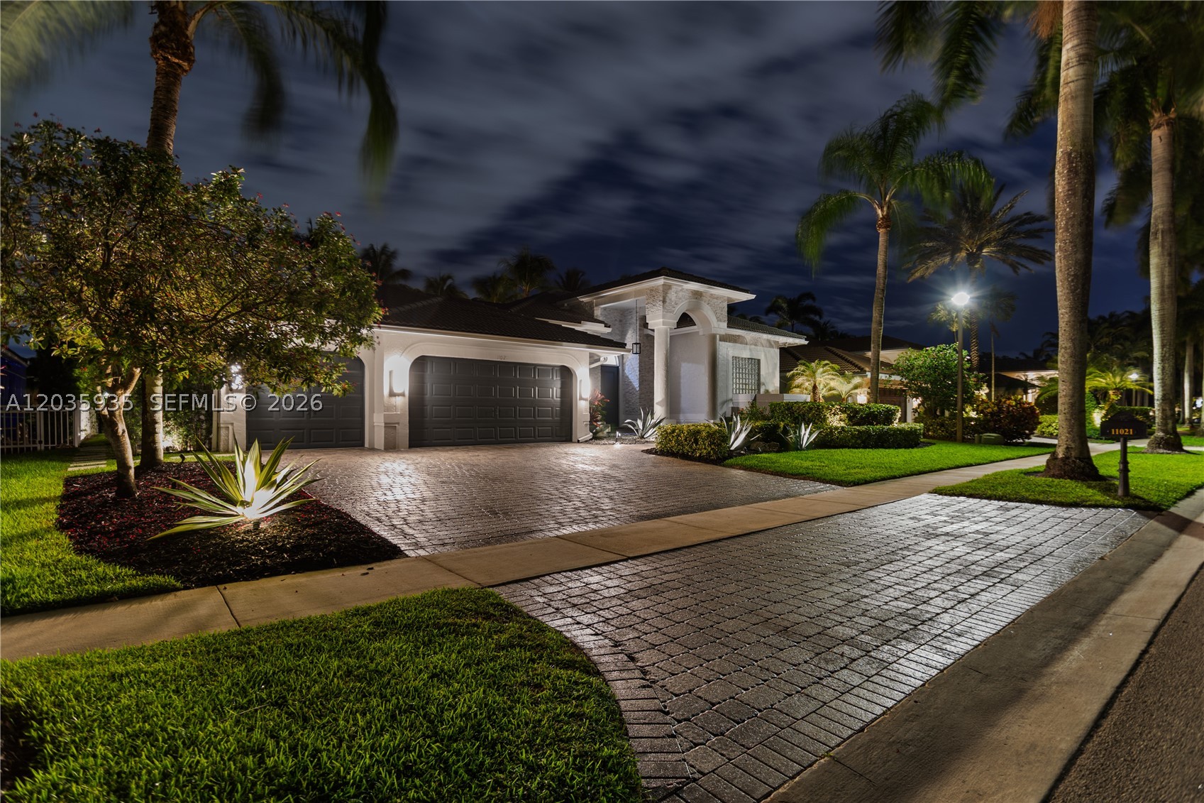 11021 Redhawk St, Plantation FL 33324