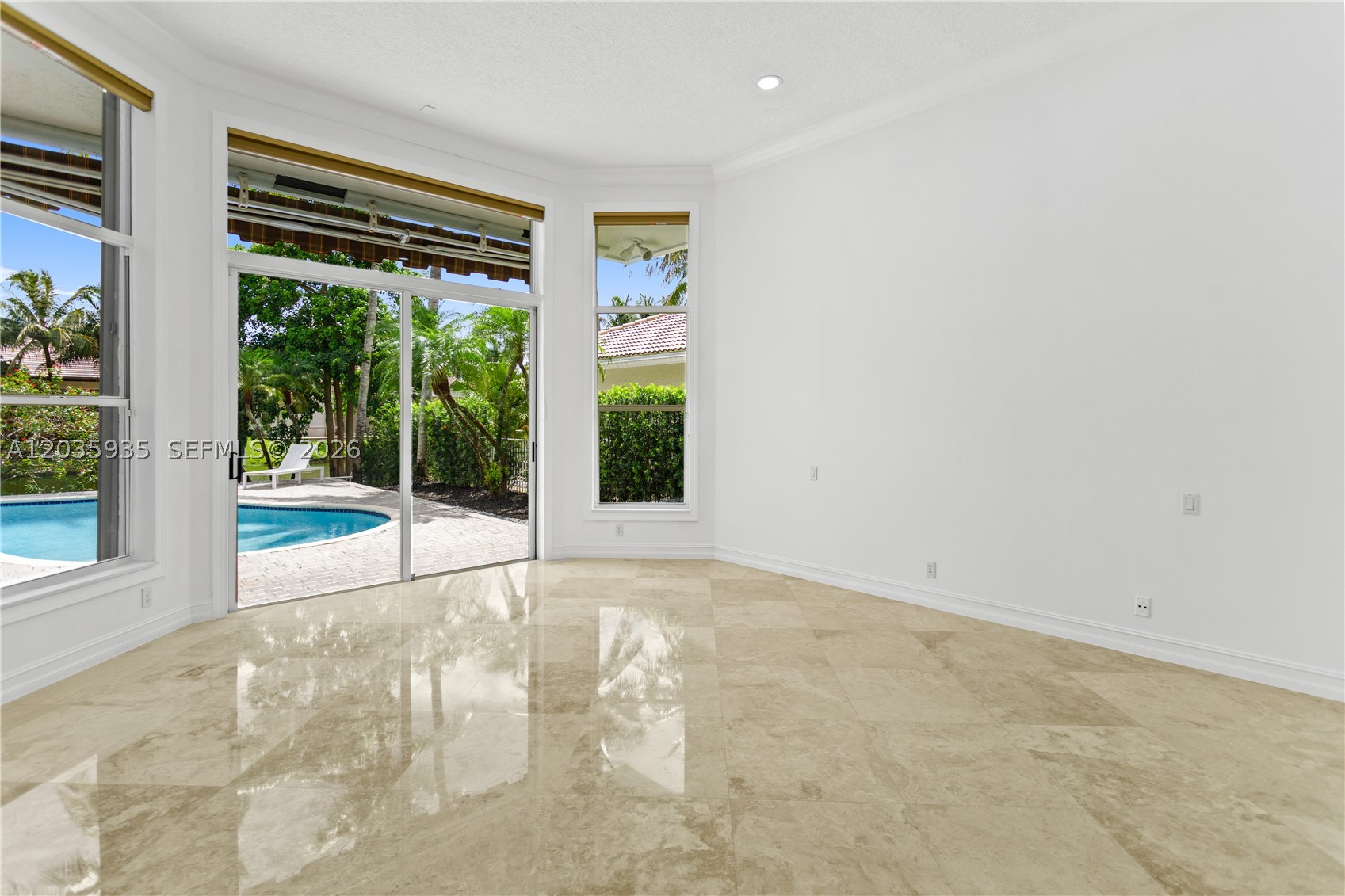 11021 Redhawk St, Plantation FL 33324