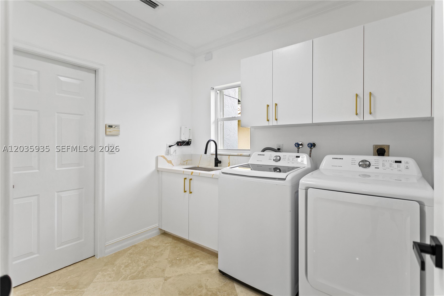11021 Redhawk St, Plantation FL 33324